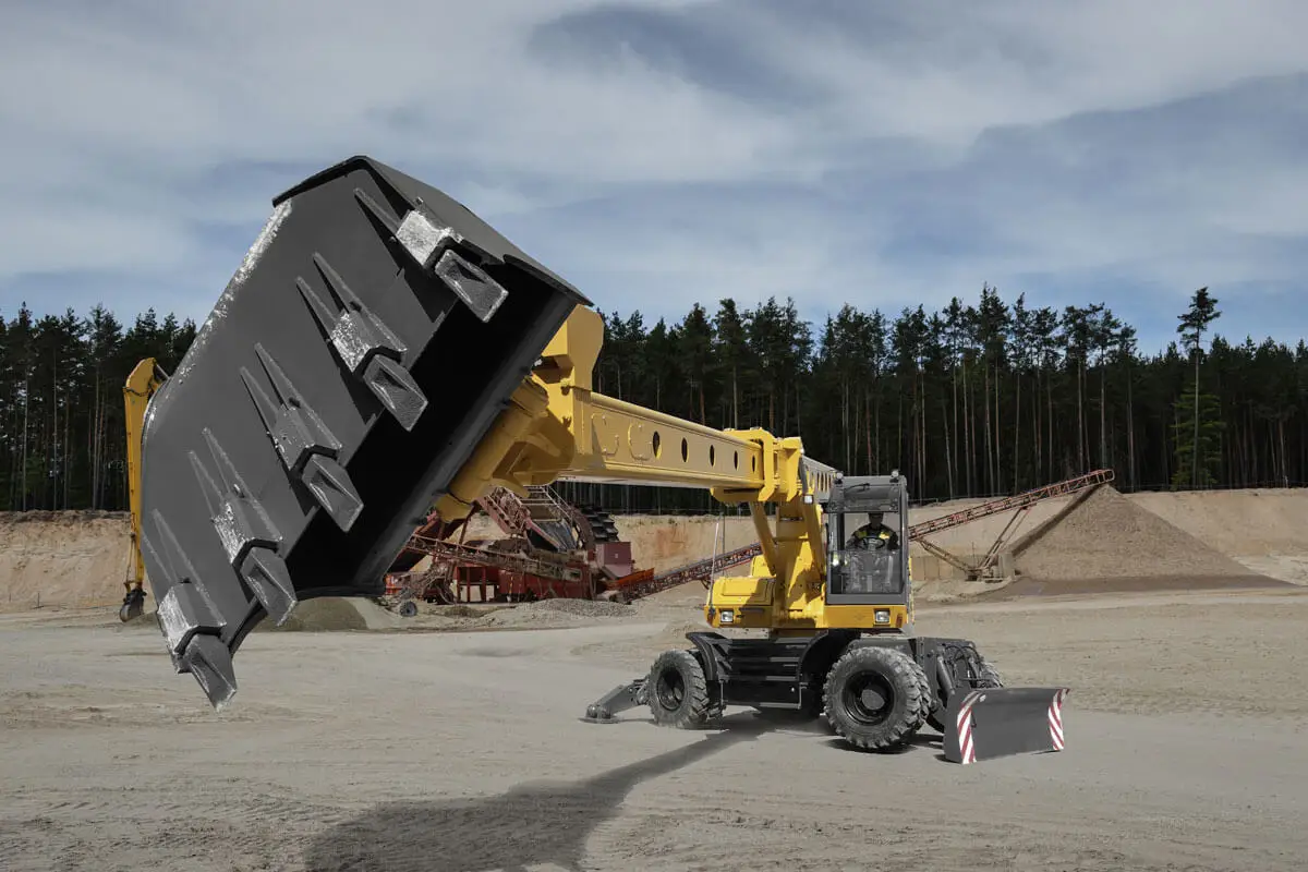 Экскаваторы-планировщики на колёсном ходу