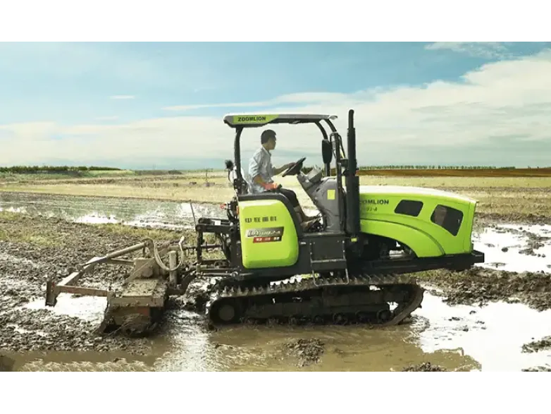 Трактор на гусенечном ходу